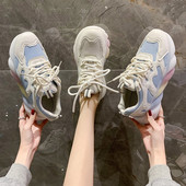 Naiste vabaaja tossud võrgust ja kõrge tallaga