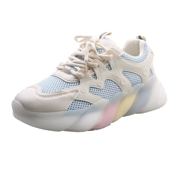 Naiste vabaaja tossud võrgust ja kõrge tallaga