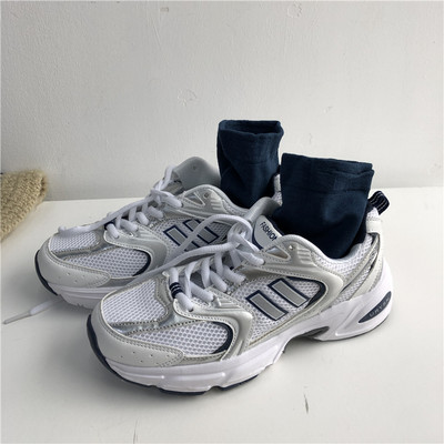 Καλοκαιρινά αναπνεύσιμα αθλητικά παπούτσια κατασκευασμένα από οικολογικό δέρμα και υφάσματα