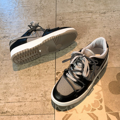 Naiste lameda tallaga hingavad tossud