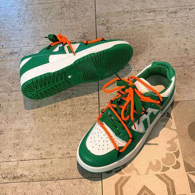 Naiste lameda tallaga hingavad tossud