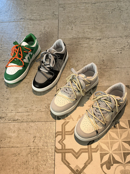 Naiste lameda tallaga hingavad tossud