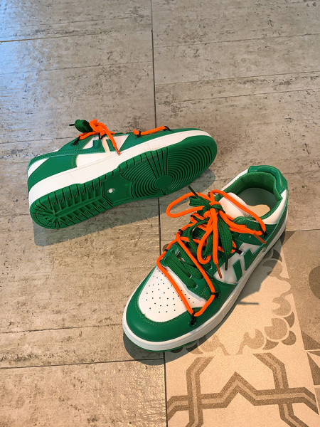 Naiste lameda tallaga hingavad tossud