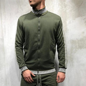 Κομψό ανδρικό φούτερ με κουκούλα