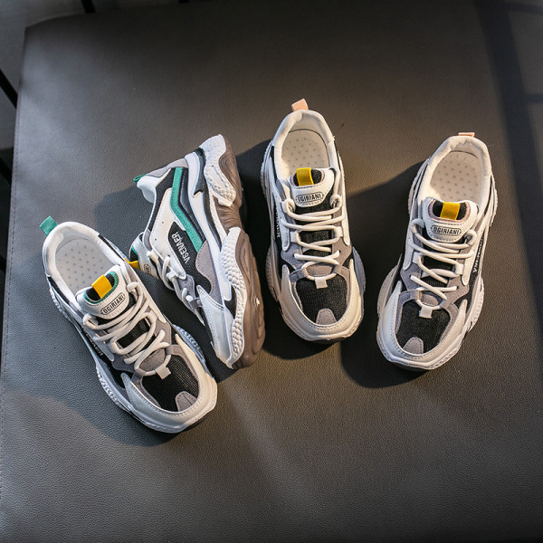 Γυναικεία αθλητικά παπούτσια με κορδόνια και επίπεδη σόλα κατάλληλη για την άνοιξη