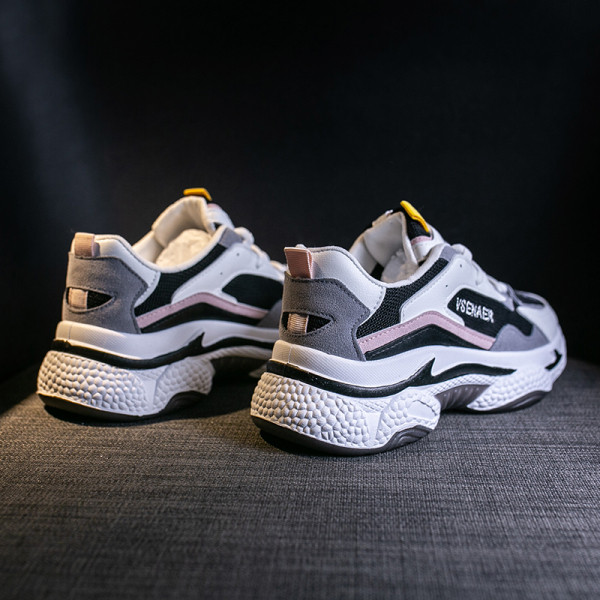 Γυναικεία αθλητικά παπούτσια με κορδόνια και επίπεδη σόλα κατάλληλη για την άνοιξη