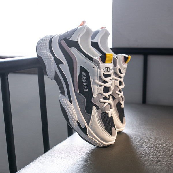 Γυναικεία αθλητικά παπούτσια με κορδόνια και επίπεδη σόλα κατάλληλη για την άνοιξη