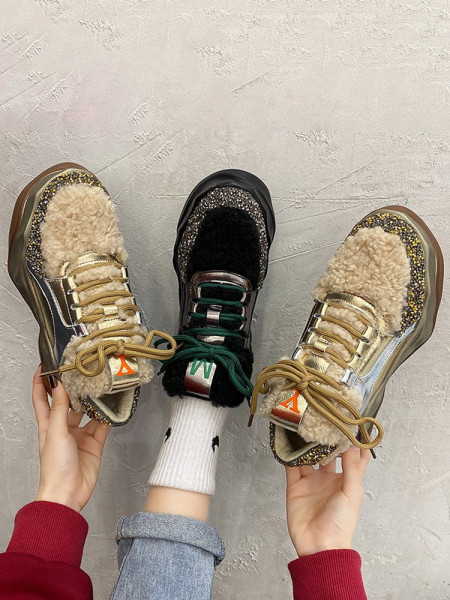 Särava efektiga ja udusulgedega naiste tossud