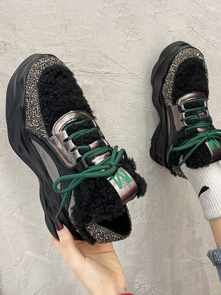 Särava efektiga ja udusulgedega naiste tossud