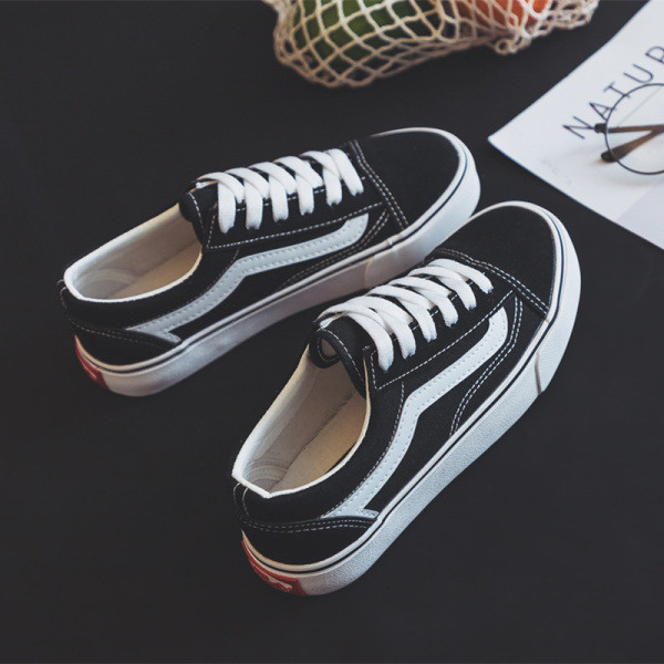 Νέο μοντέλο γυναικεία αθλητικά παπούτσια με κορδόνια κατάλληλα για την άνοιξη