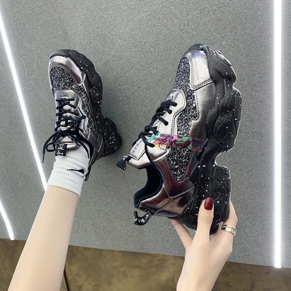 Γυναικεία γυαλιστερά αθλητικά παπούτσια με ψηλή σόλα