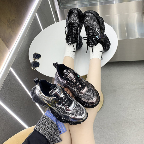 Γυναικεία γυαλιστερά αθλητικά παπούτσια με ψηλή σόλα