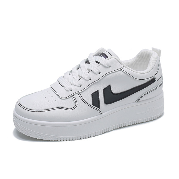 Γυναικεία casual  αθλητικά  παπούτσια με κορδόνια σε λευκό χρώμα κατάλληλο για καλοκαίρι