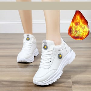 Γυναικεία αθλητικά παπούτσια με τραχιά σόλα και κέντημα