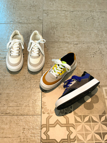 Casual γυναικεία αθλητικά παπούτσια με επίπεδη σόλα και πολύχρωμα κορδόνια