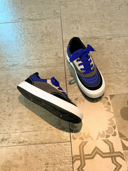 Casual γυναικεία αθλητικά παπούτσια με επίπεδη σόλα και πολύχρωμα κορδόνια