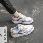 Γυναικεία αθλητικά παπούτσια με κορδόνια και επίπεδη σόλα σε τρία χρώματα