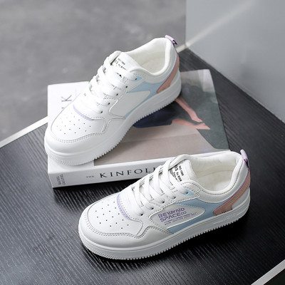 Γυναικεία αθλητικά παπούτσια με κορδόνια και επίπεδη σόλα σε τρία χρώματα