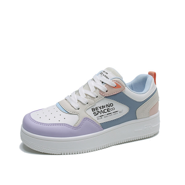 Γυναικεία αθλητικά παπούτσια με κορδόνια και επίπεδη σόλα σε τρία χρώματα