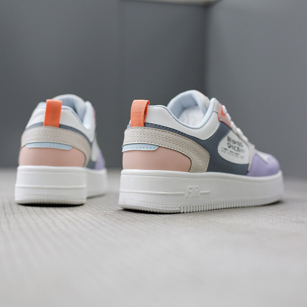 Γυναικεία αθλητικά παπούτσια με κορδόνια και επίπεδη σόλα σε τρία χρώματα