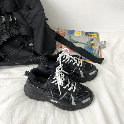 Καθημερινά αθλητικά παπούτσια με τραχιά σόλα και κορδόνια