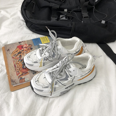 Καθημερινά αθλητικά παπούτσια με τραχιά σόλα και κορδόνια