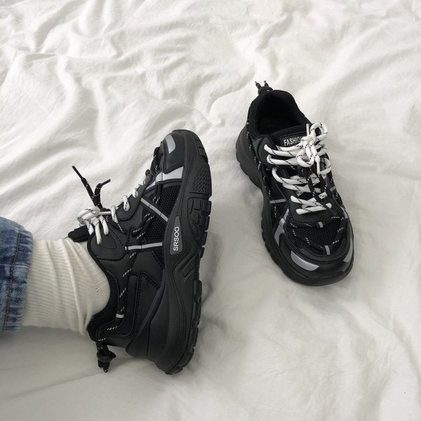 Καθημερινά αθλητικά παπούτσια με τραχιά σόλα και κορδόνια