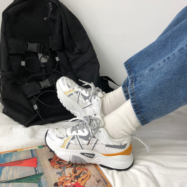 Καθημερινά αθλητικά παπούτσια με τραχιά σόλα και κορδόνια