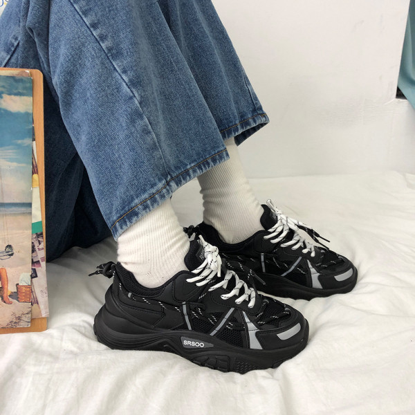 Καθημερινά αθλητικά παπούτσια με τραχιά σόλα και κορδόνια