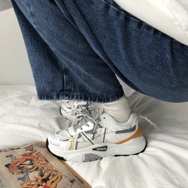 Καθημερινά αθλητικά παπούτσια με τραχιά σόλα και κορδόνια