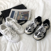 Μοντέρνα αθλητικά παπούτσια για γυναίκες με κορδόνια