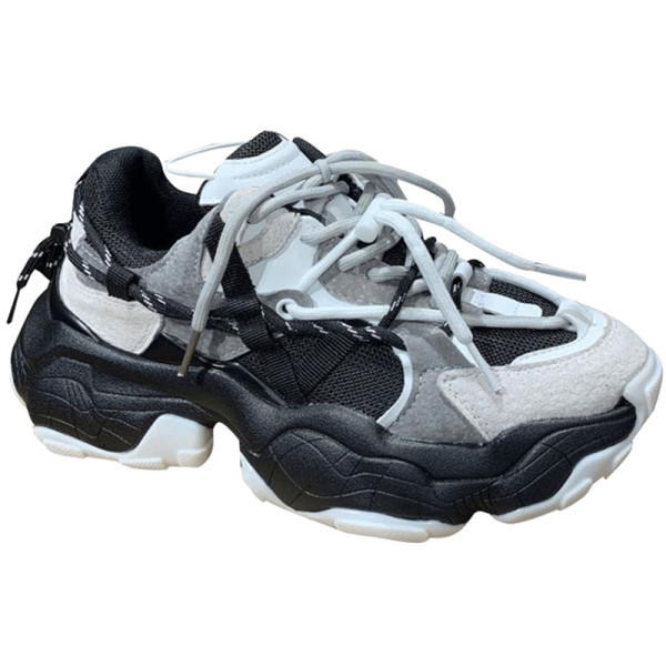 Μοντέρνα αθλητικά παπούτσια για γυναίκες με κορδόνια