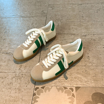 Καθημερινά έκο δερμάτινα αθλητικά παπούτσια και επίπεδη σόλα