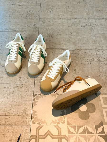 Καθημερινά έκο δερμάτινα αθλητικά παπούτσια και επίπεδη σόλα