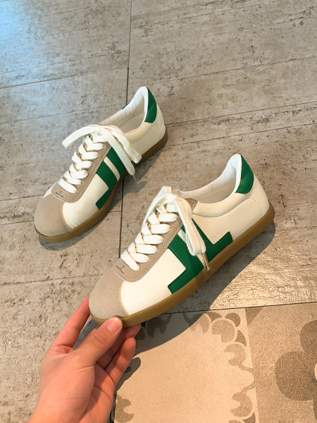 Καθημερινά έκο δερμάτινα αθλητικά παπούτσια και επίπεδη σόλα