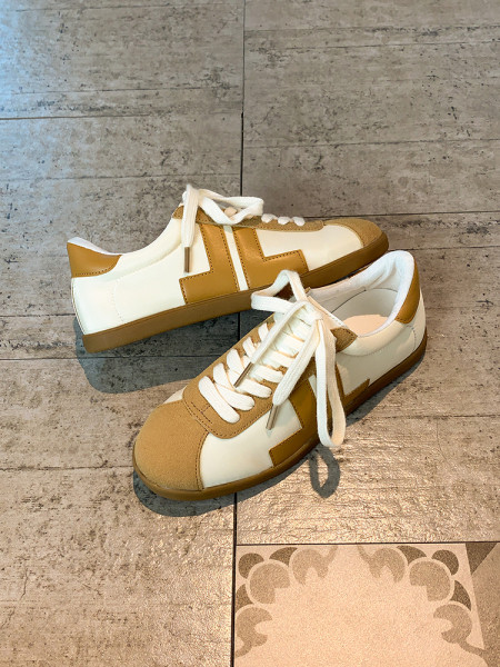 Καθημερινά έκο δερμάτινα αθλητικά παπούτσια και επίπεδη σόλα