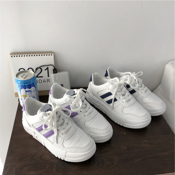 Vabaaja tossud tasasel platvormil