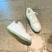 Γυναικεία έκο δερμάτινα παπούτσια με επίπεδη σόλα σε λευκό χρώμα