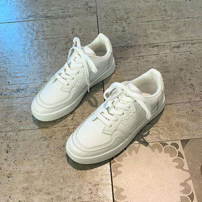 Γυναικεία έκο δερμάτινα παπούτσια με επίπεδη σόλα σε λευκό χρώμα