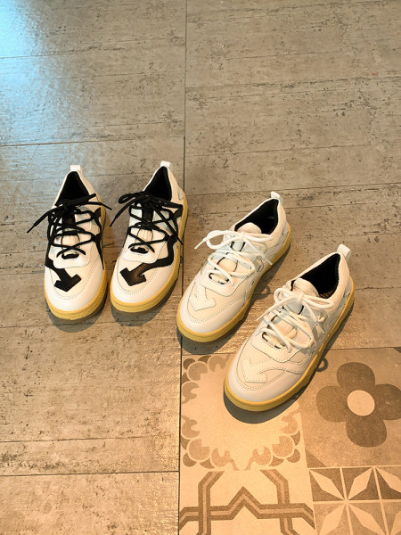 Naiste nahast tossud lameda talla ja paeltega