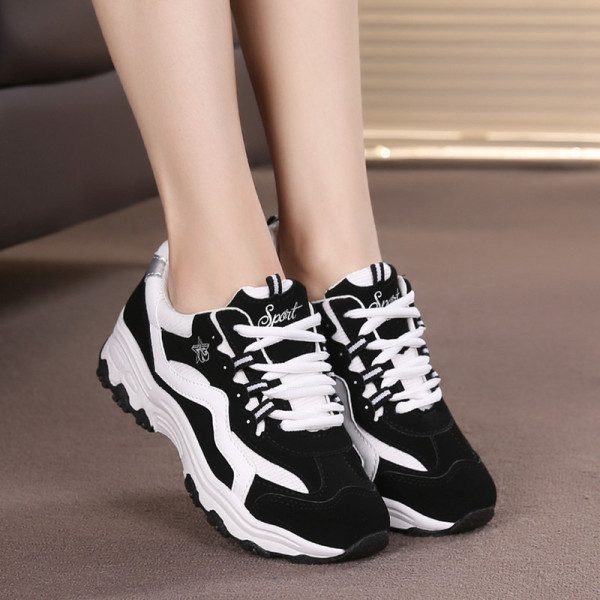 Νέο μοντέλο γυναικεία αθλητικά παπούτσια  με τραχιά σόλα και κορδόνια