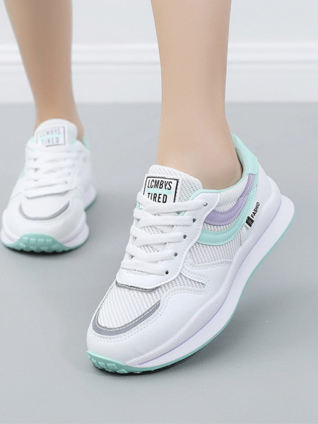 Νέο μοντέλο γυναικεία αθλητικά παποούτσια με επίπεδη σόλα και κορδόνια