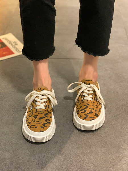 Casual γυναικεία αθλητικά παπούτσια κλασικό μοντέλο ή με μοτίβο λεοπάρ