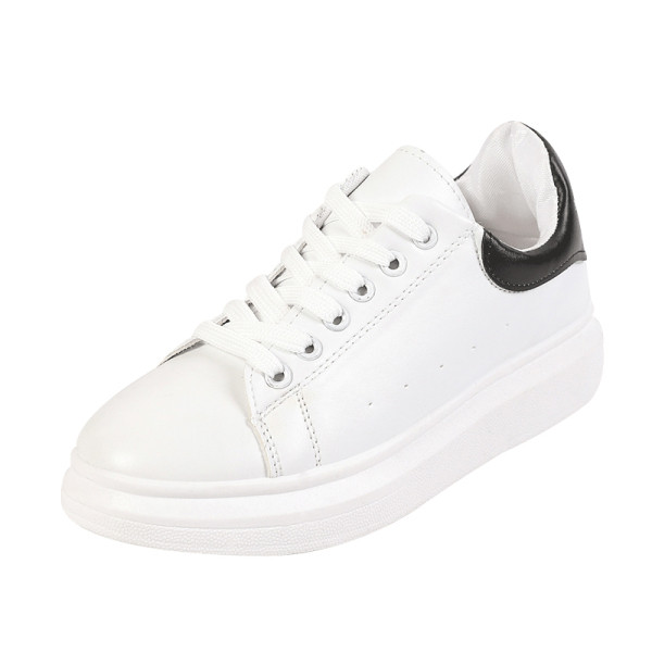 Γυναικεία αθλητικά παπούτσια σε λευκό  χρώμα με κορδόνια  