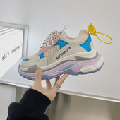 Naiste sporditossud kirja ja võrguga