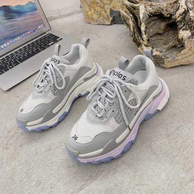 Naiste sporditossud kirja ja võrguga