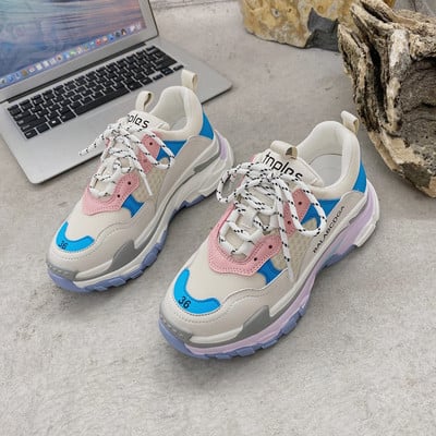 Naiste sporditossud kirja ja võrguga