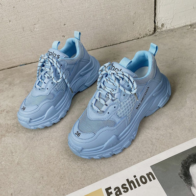 Naiste sporditossud kirja ja võrguga