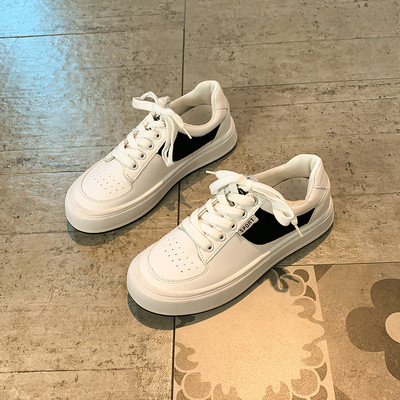 Casual γυναικεία αθλητικά παπούτσια σε μαύρο και άσπρο χρώμα