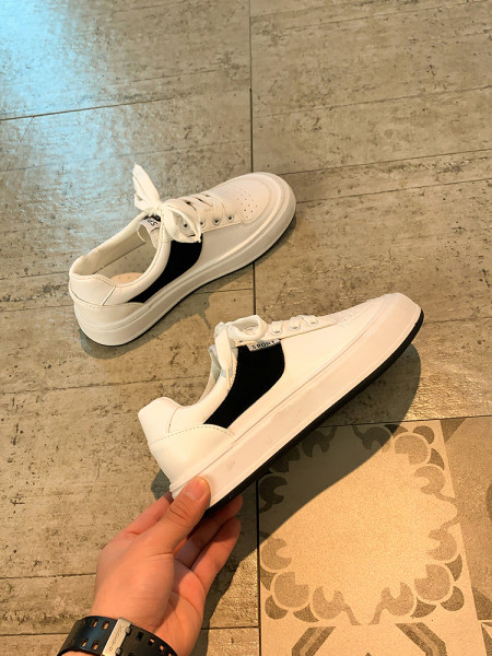 Casual γυναικεία αθλητικά παπούτσια σε μαύρο και άσπρο χρώμα